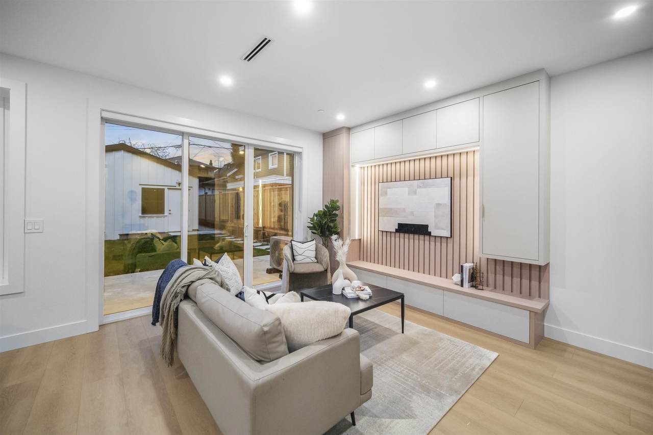 3623 Triumph Street - Photo 1