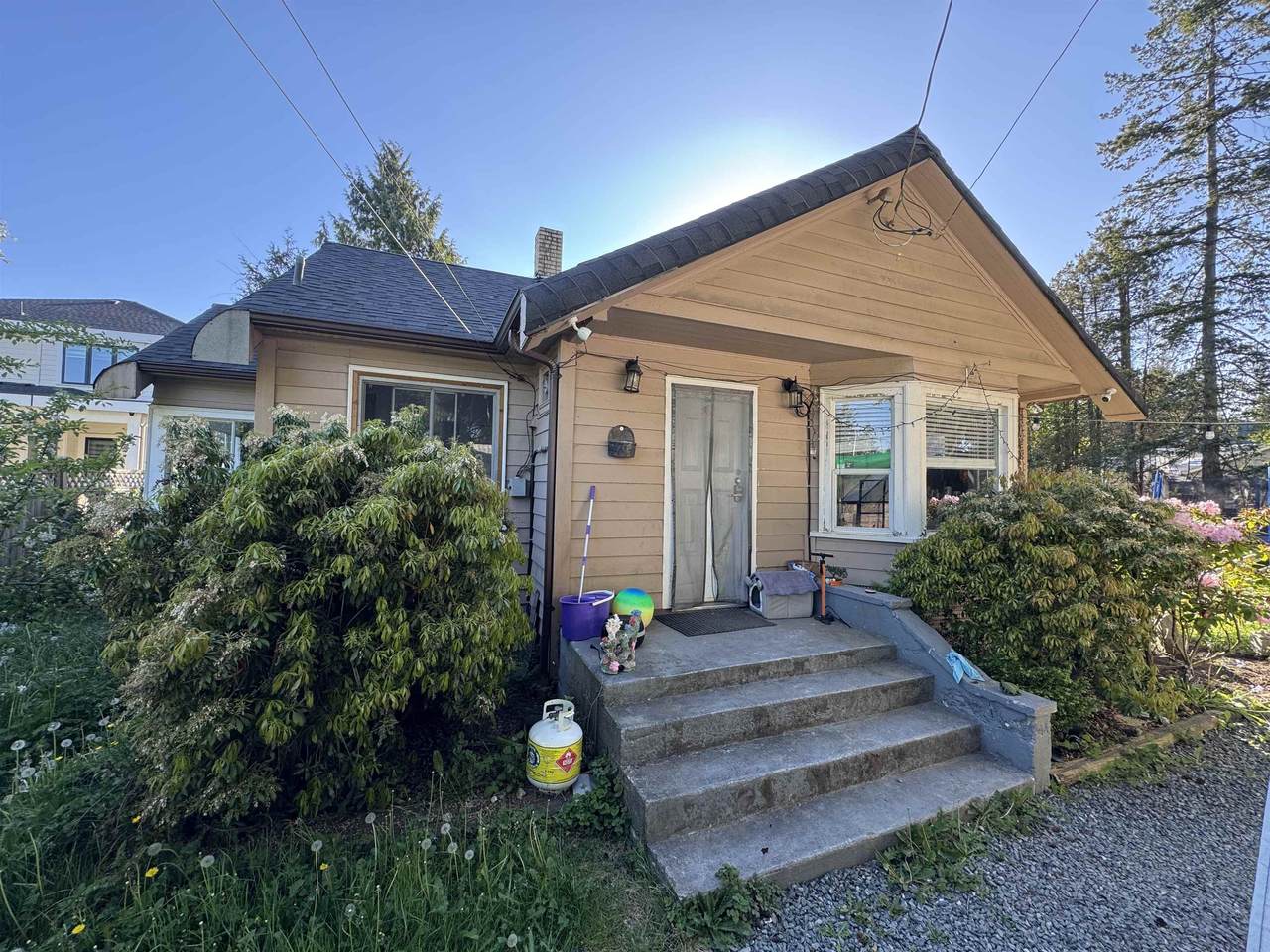 2127 King George Boulevard - Photo 1