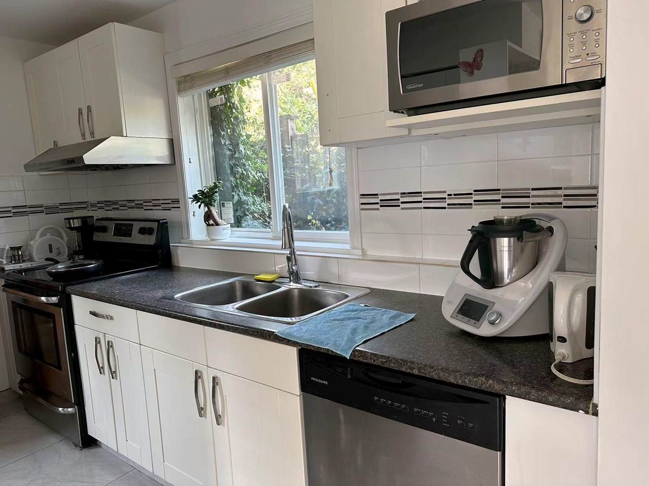 5669 Crown Street - Photo 1