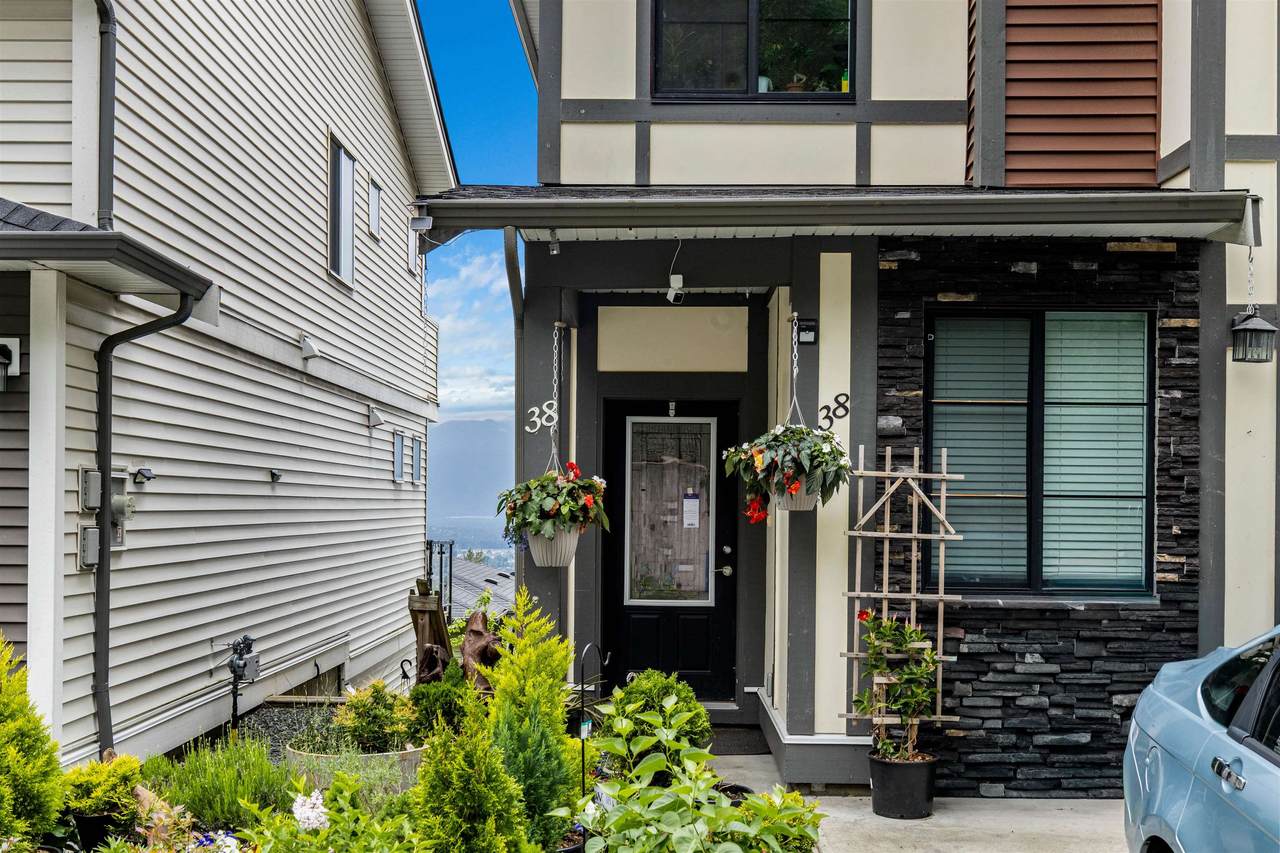 47042 Macfarlane Place - Photo 1