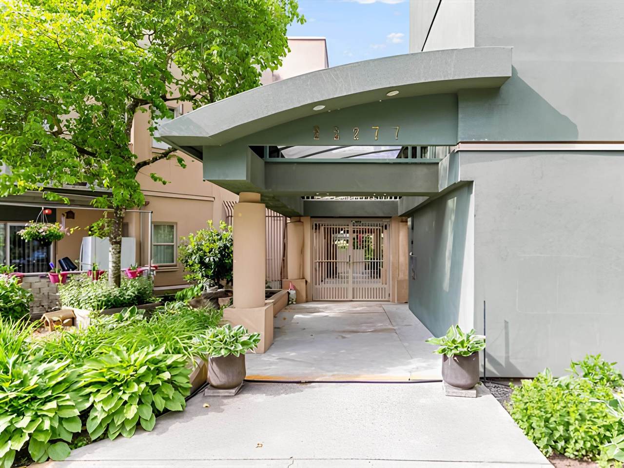 22277 122 Avenue - Photo 1