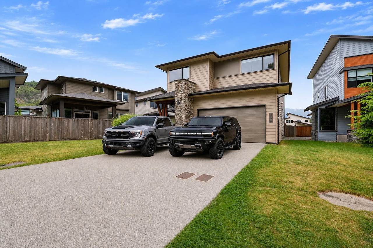 39340 Falcon Crescent - Photo 1