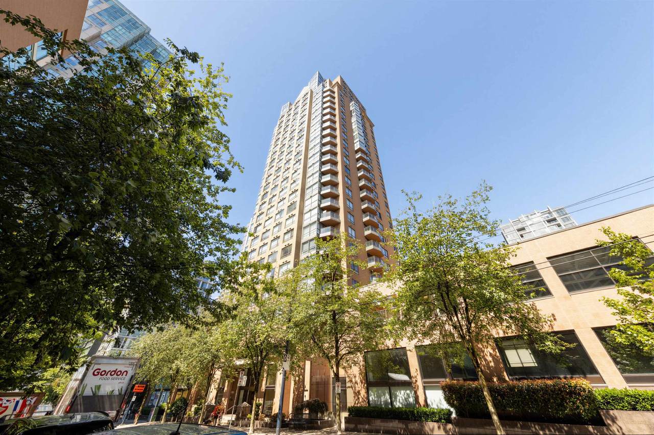1189 Howe Street - Photo 1