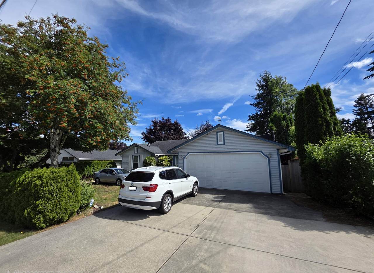 15580 20 Avenue - Photo 1