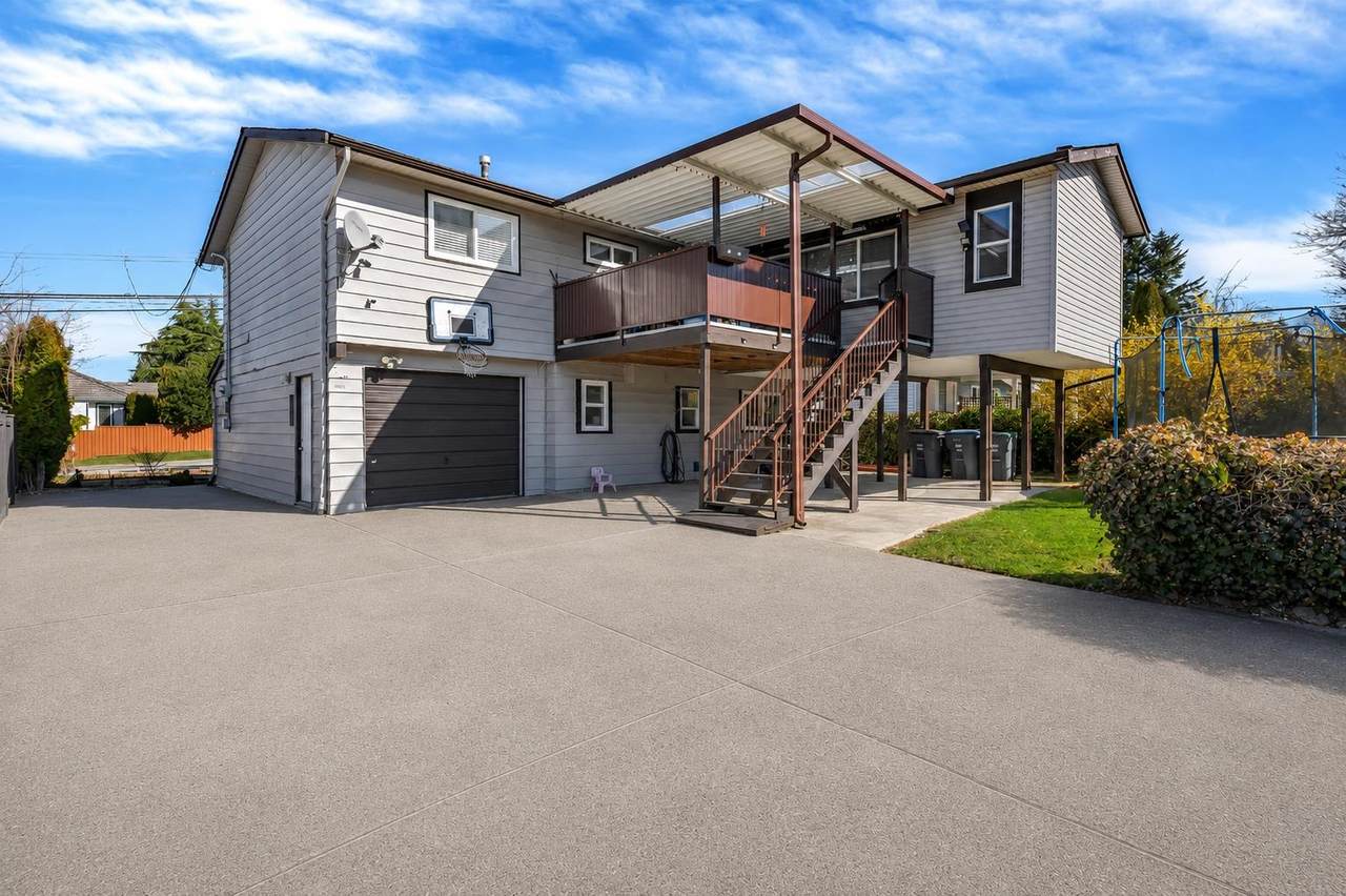18240 64 Avenue - Photo 1
