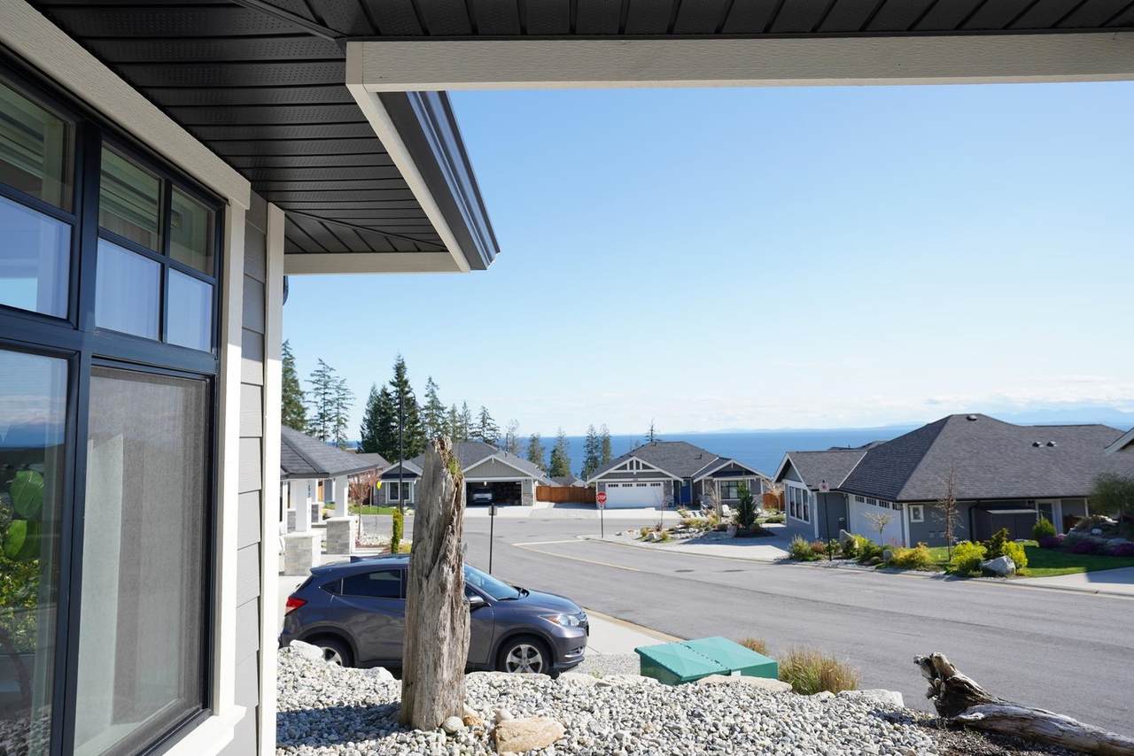 6078 Kingbird Avenue - Photo 1