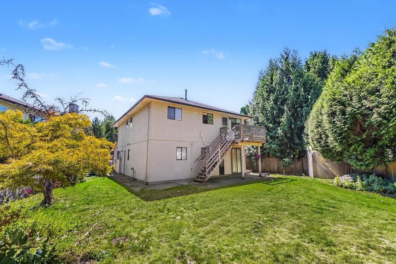 976 Hosmer Court - Photo 1