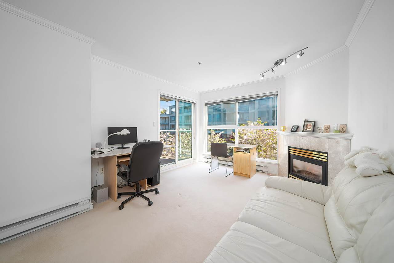 5880 Dover Crescent - Photo 1