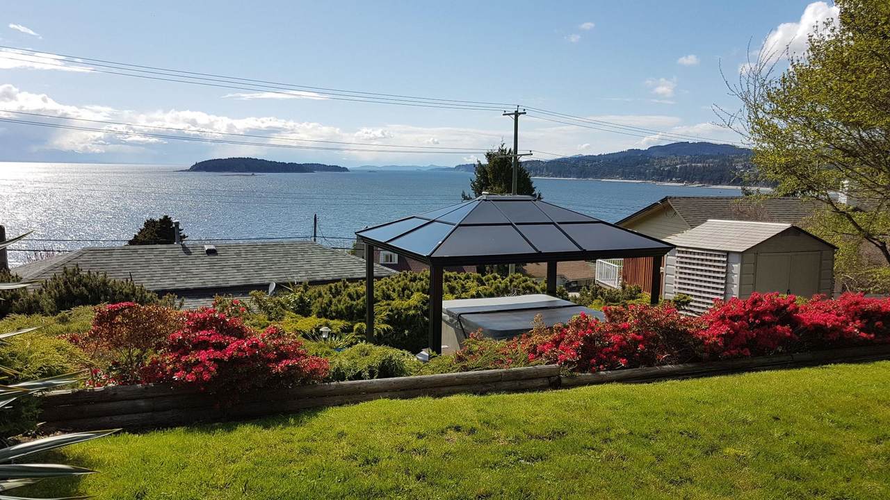5218 Sunshine Coast Highway - Photo 1