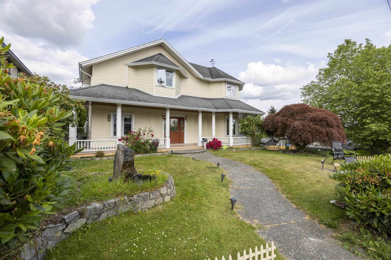 607 Eighteenth Street - Photo 1