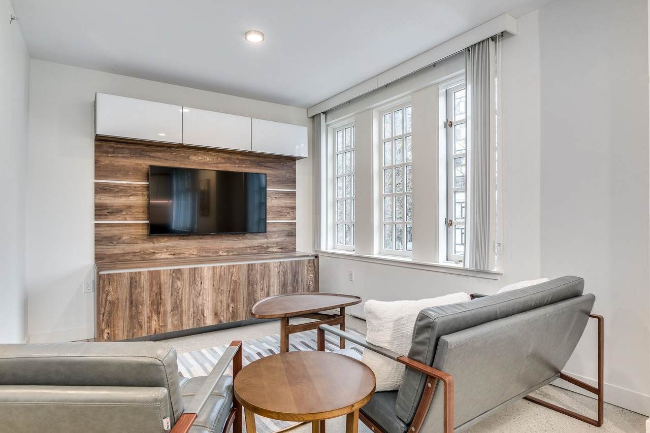 1170 Barclay Street - Photo 1