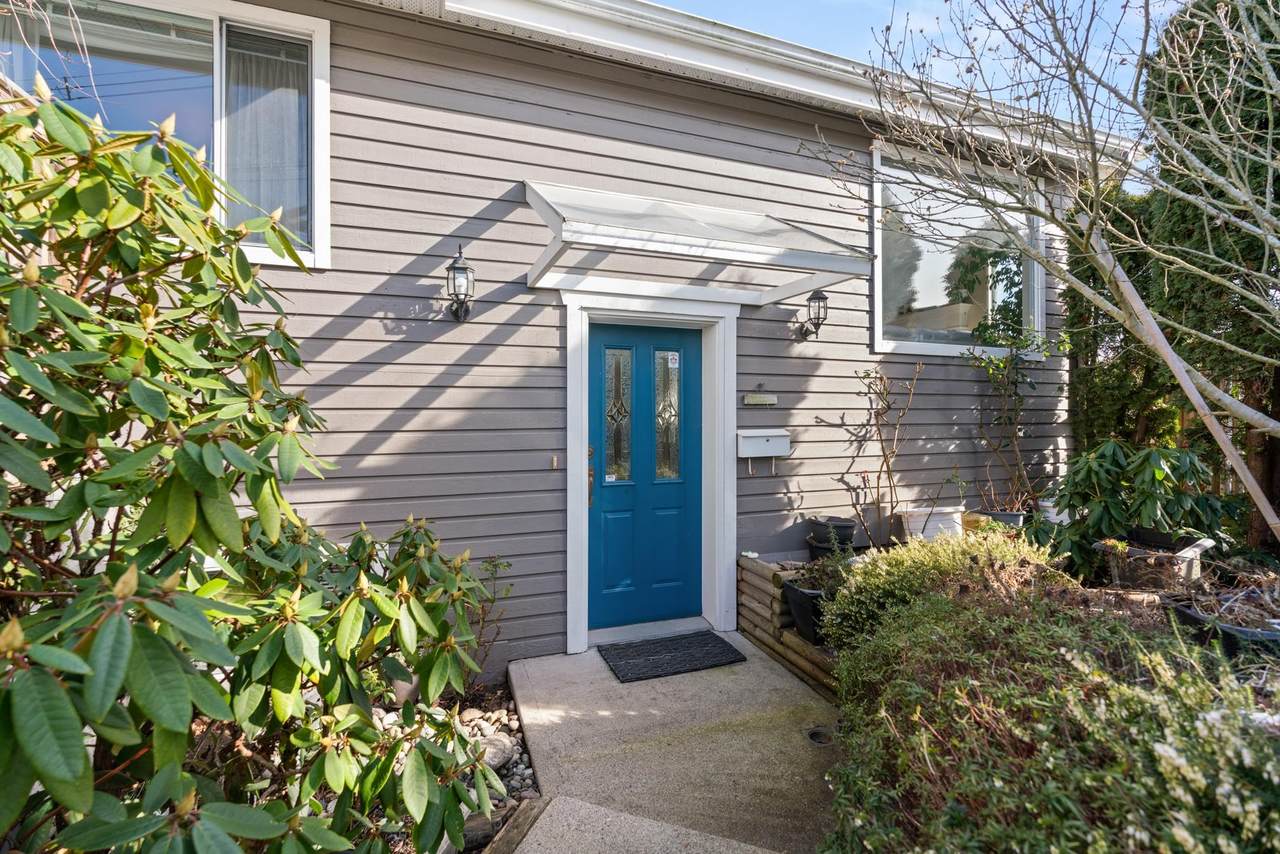 1480 View Crescent - Photo 1