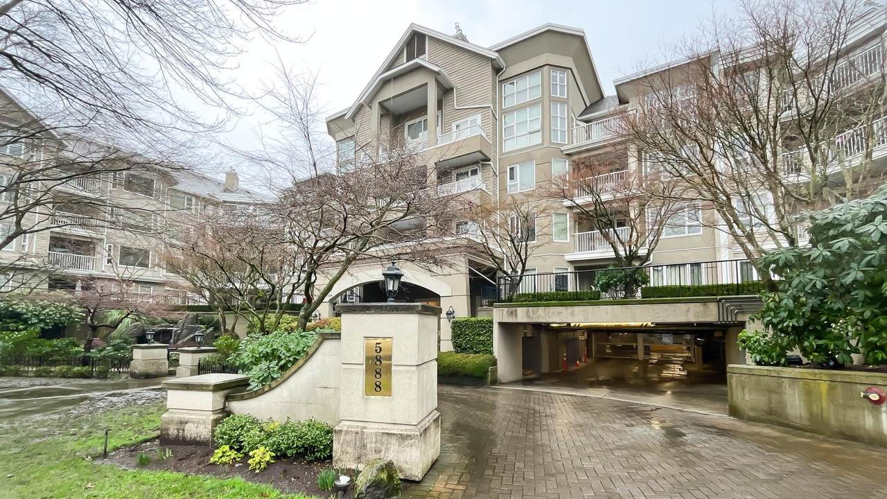 5888 Dover Crescent - Photo 1