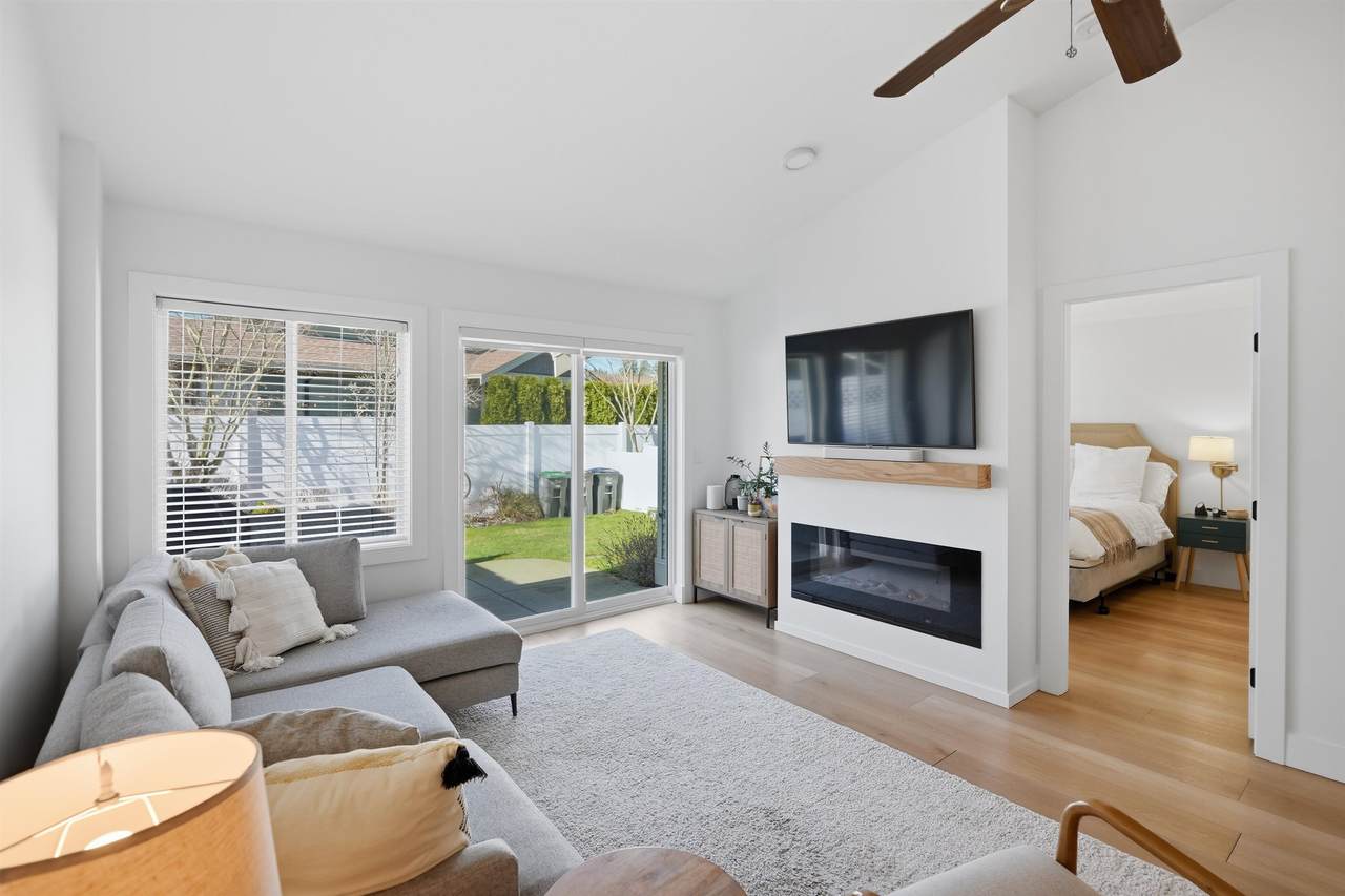 17516 4 Avenue - Photo 1