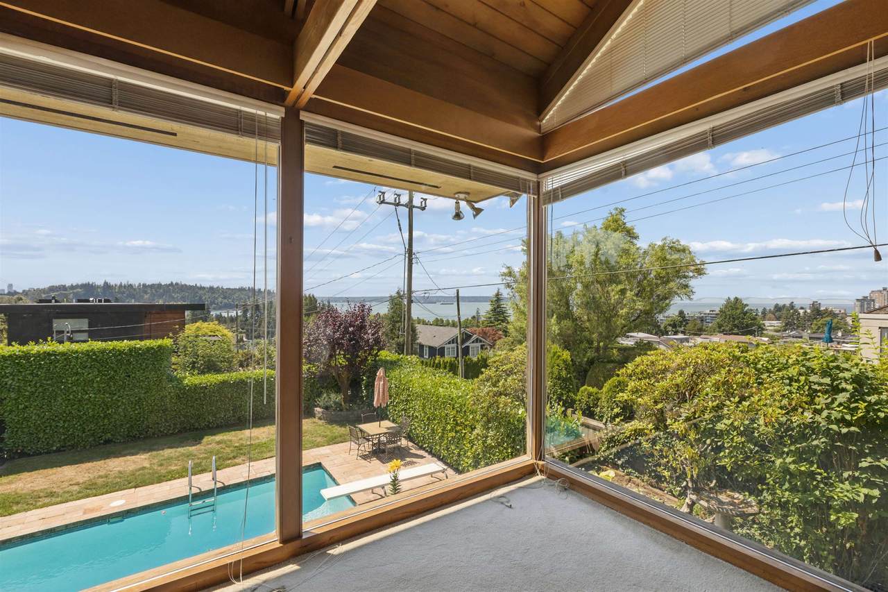 1092 Duchess Avenue - Photo 1