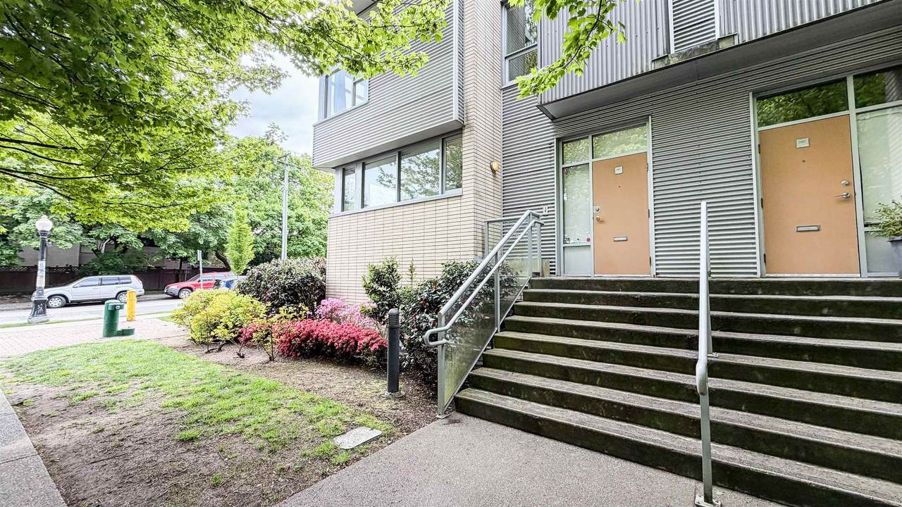 390 11th Avenue - Photo 1