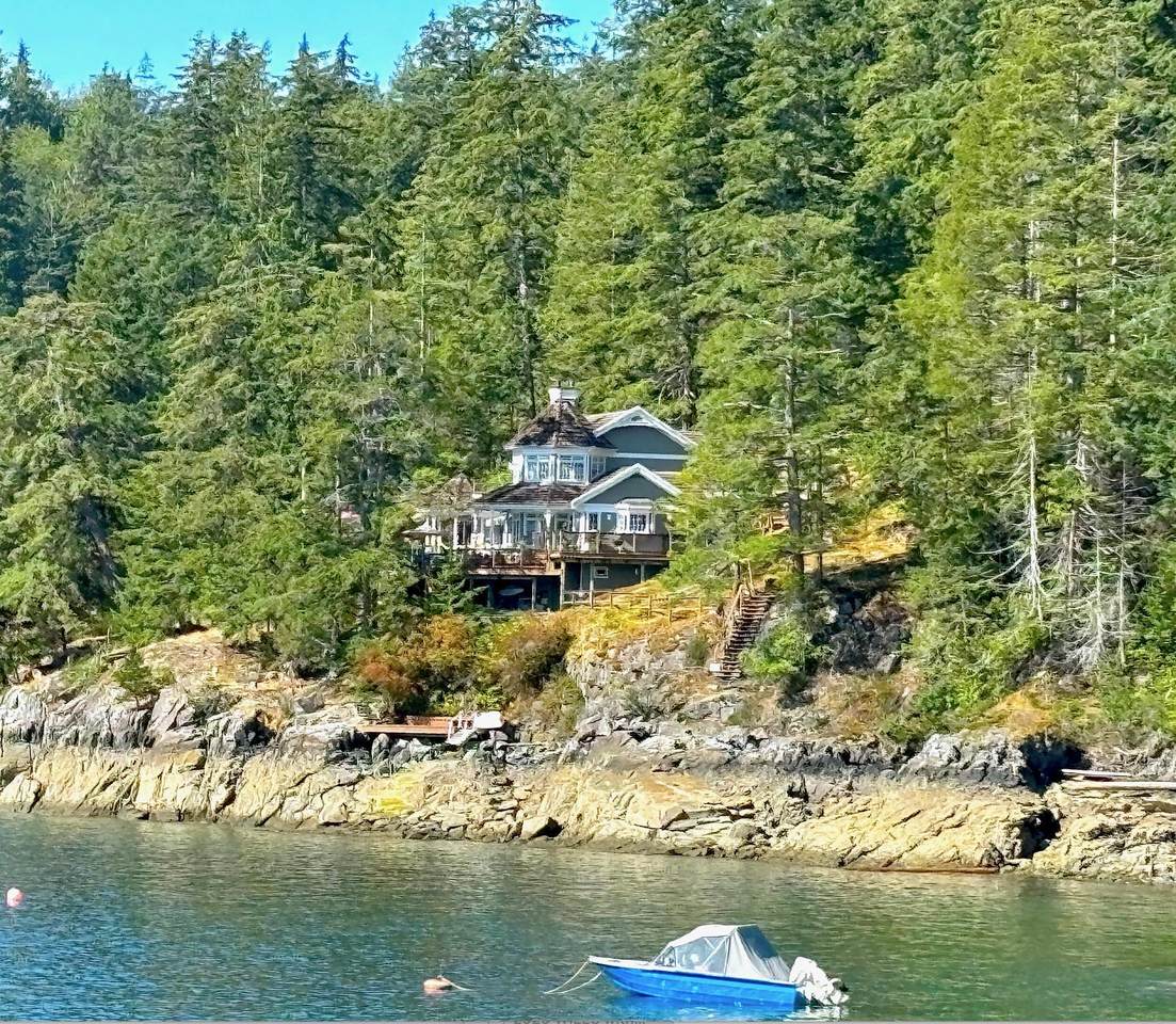 890 The Grove Road - Photo 1