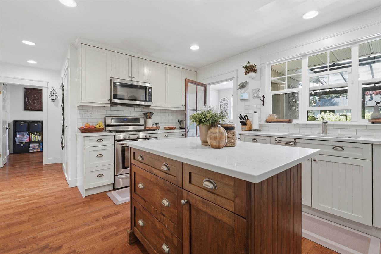 1425 129 Street - Photo 1