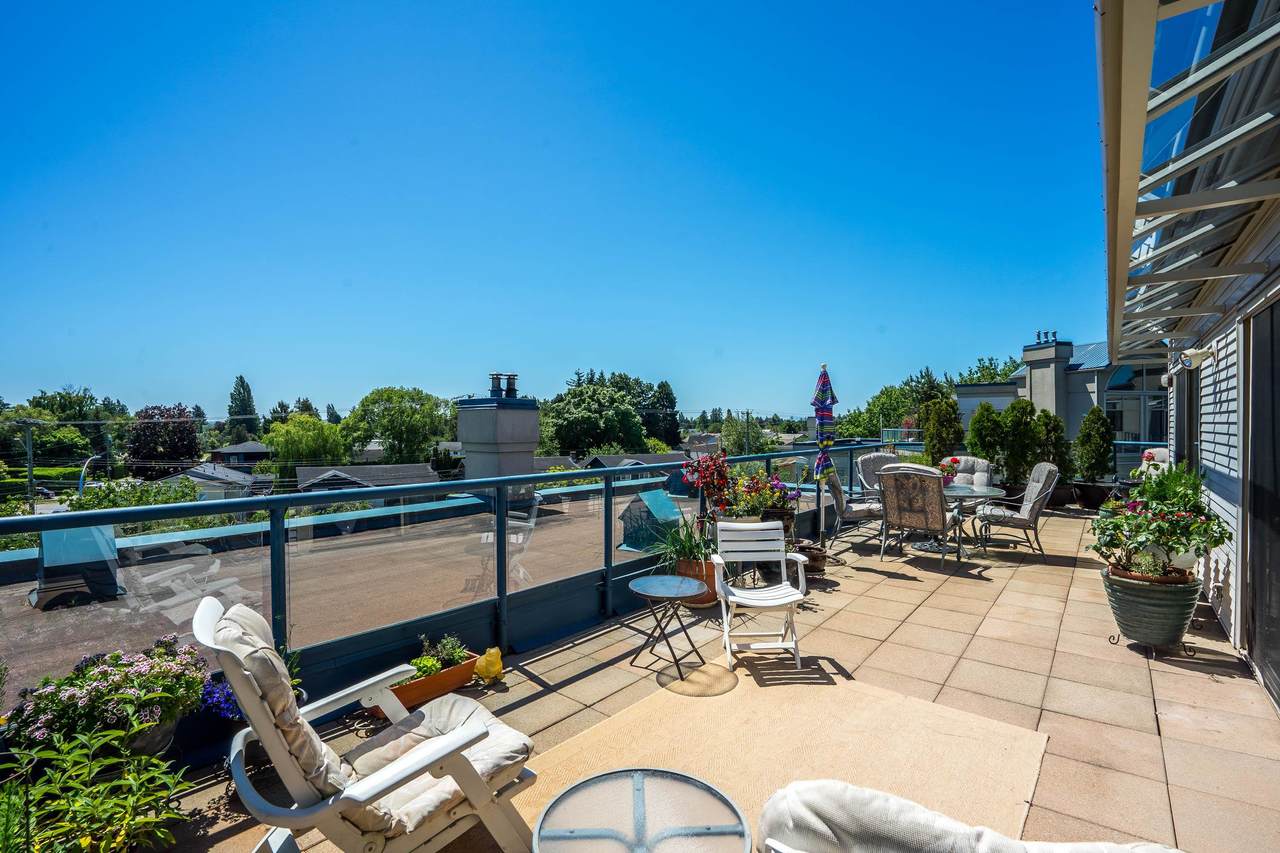 4753 River Road West - Photo 1