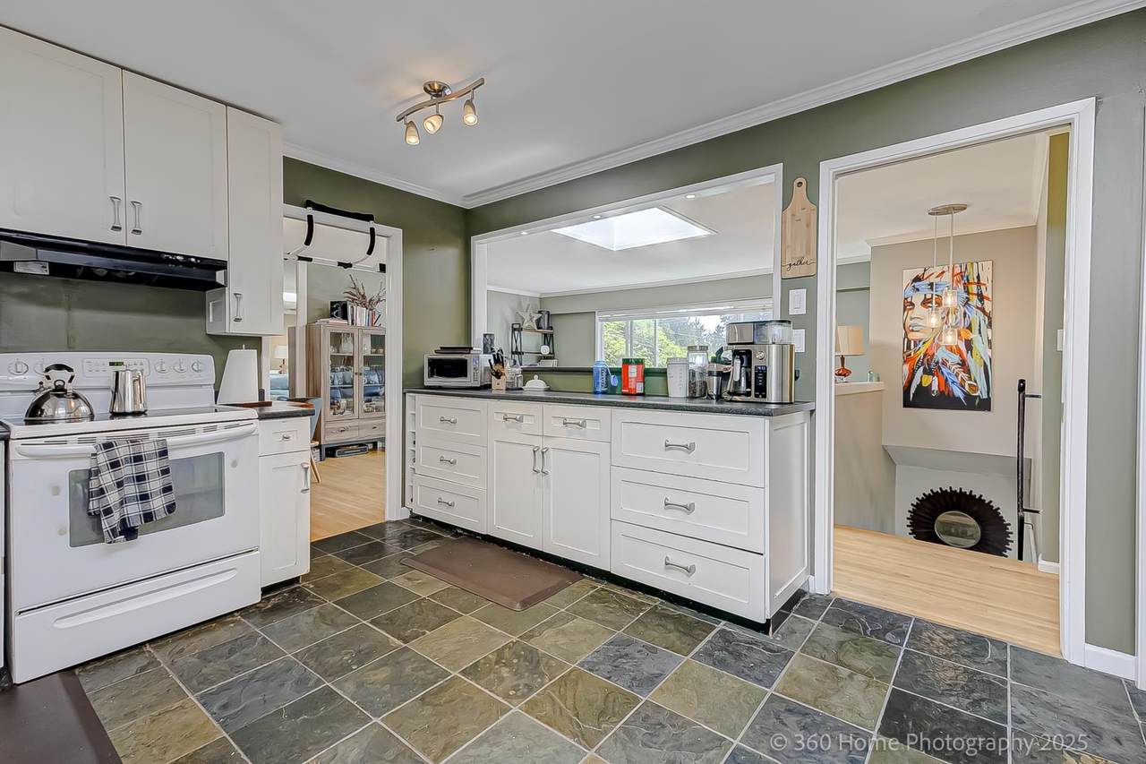 5105 8A Avenue - Photo 1