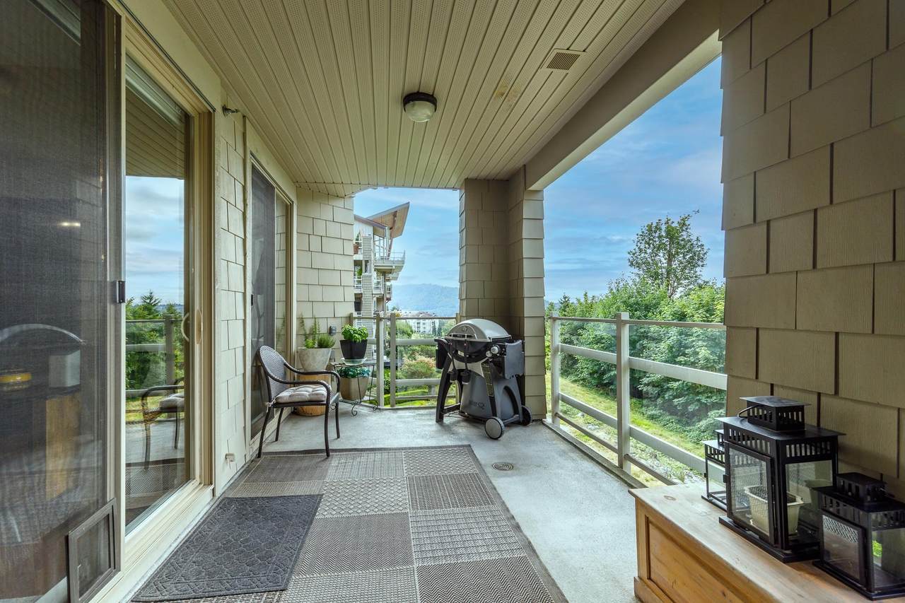 560 Raven Woods Drive - Photo 1