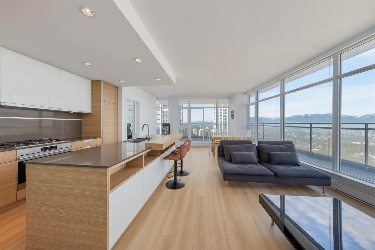 4688 Kingsway - Photo 1