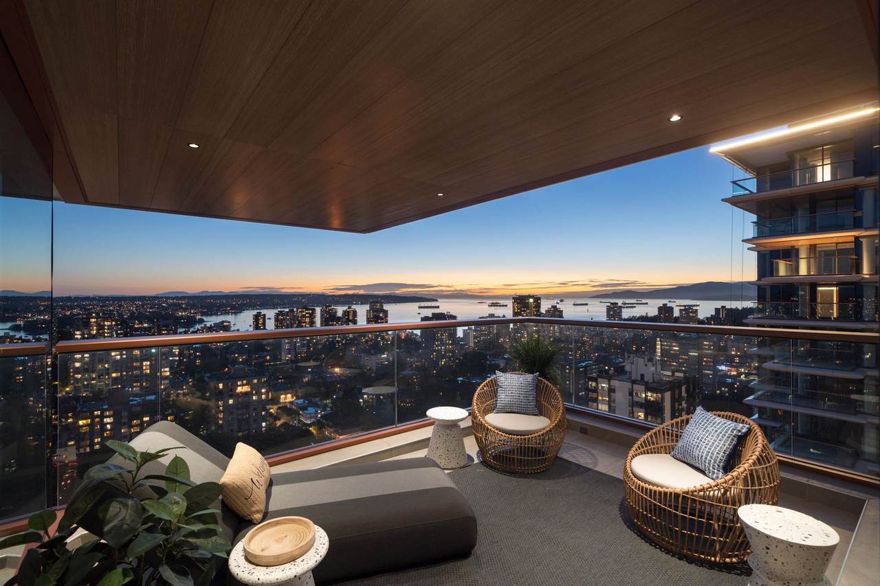 1408 Robson Street - Photo 1