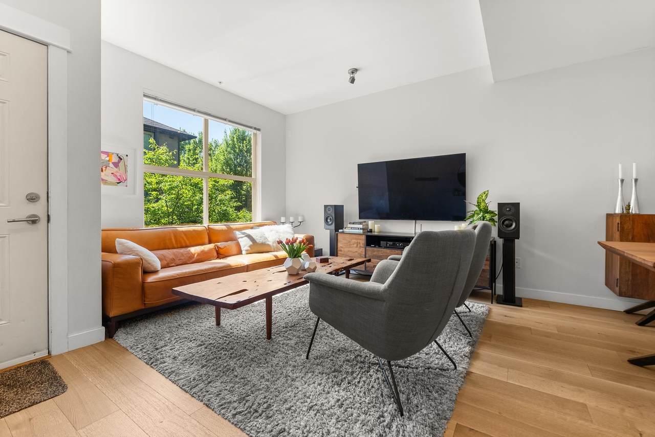 307 15th Street - Photo 1