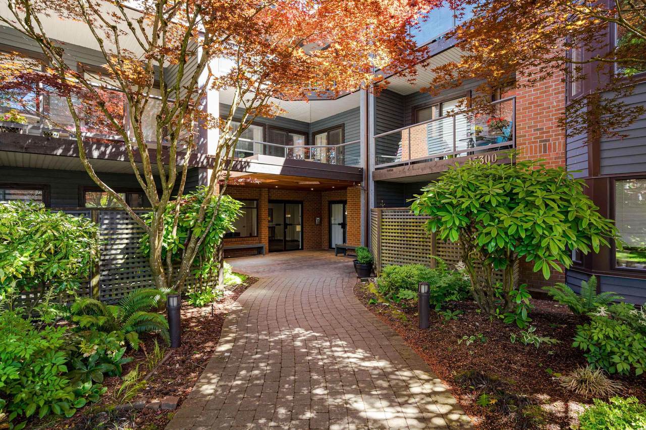 15300 17 Avenue - Photo 1