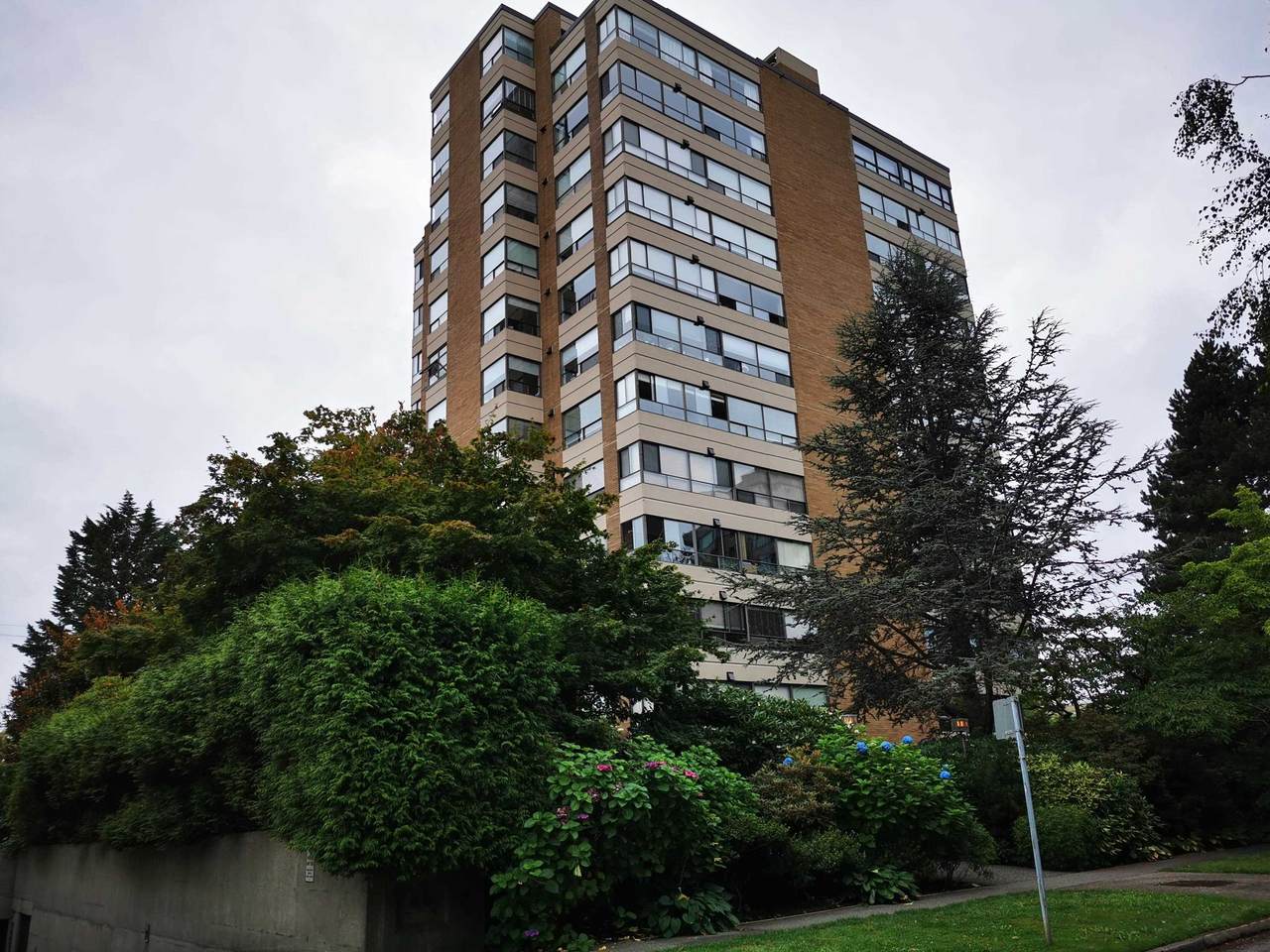 2150 40TH Avenue - Photo 1