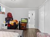 2086 Sherwood Crescent - Photo 16