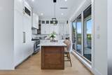 4990 Sherbrooke Street - Photo 9