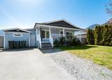 1061 Edgewater Crescent - Photo 2