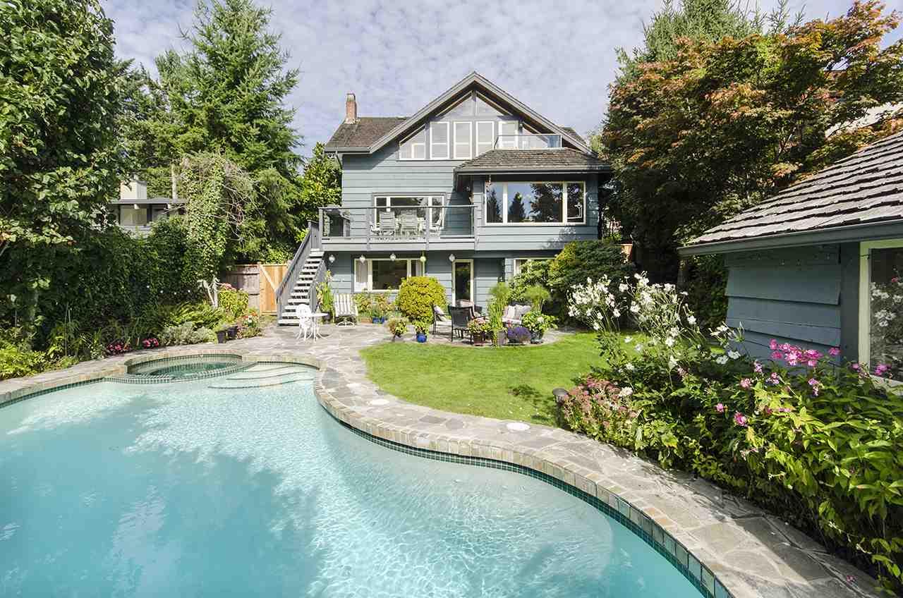 1572 Kings Avenue - Photo 1
