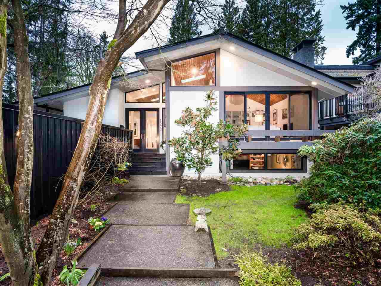1590 Graveley Street - Photo 1