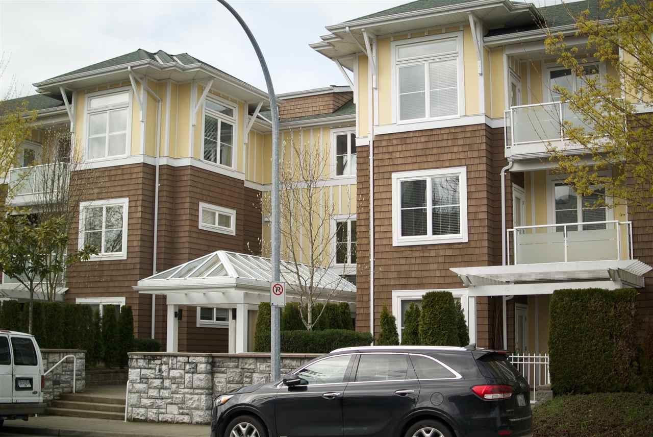 1375 View Crescent - Photo 1