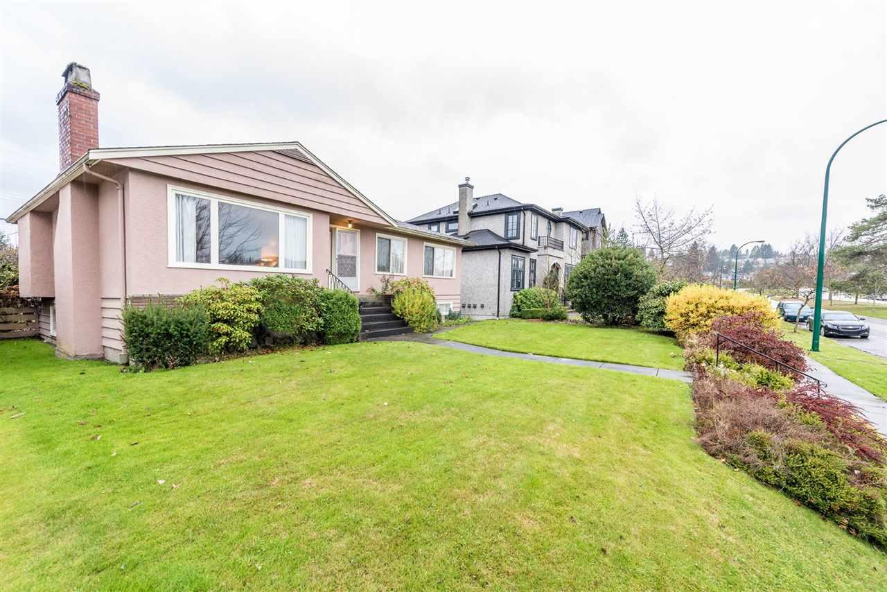 2438 King Edward Avenue - Photo 1