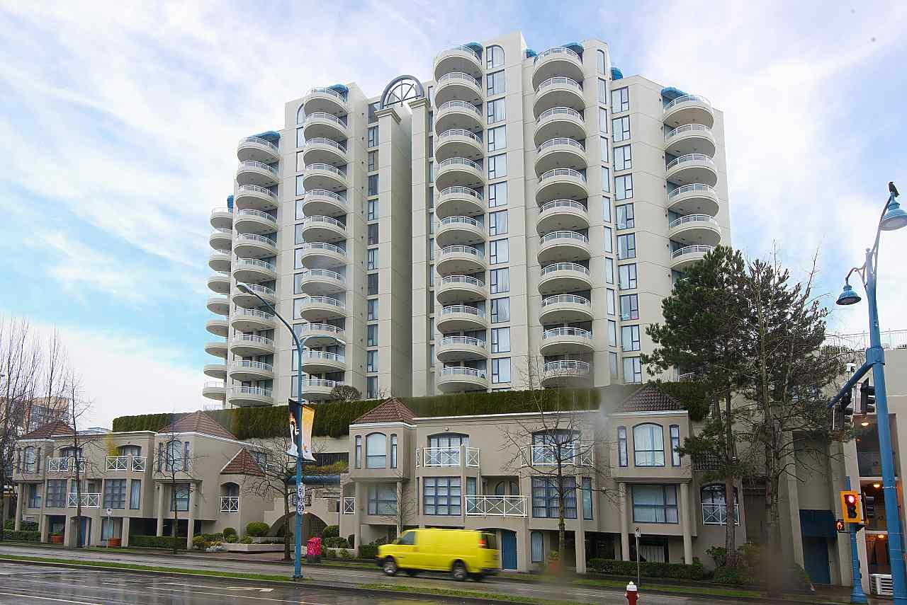 6080 Minoru Boulevard - Photo 1