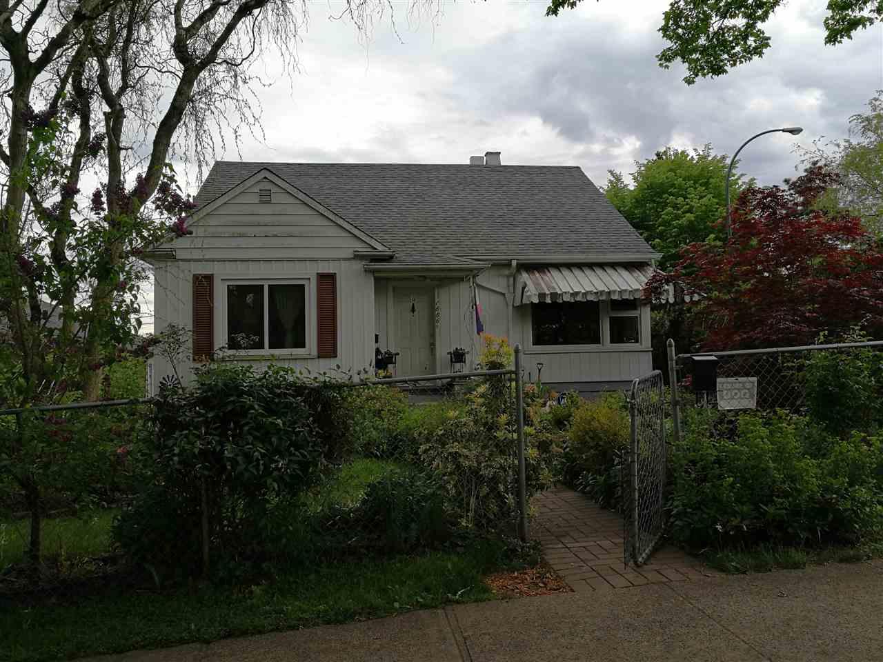 1686 Kamloops Street - Photo 1