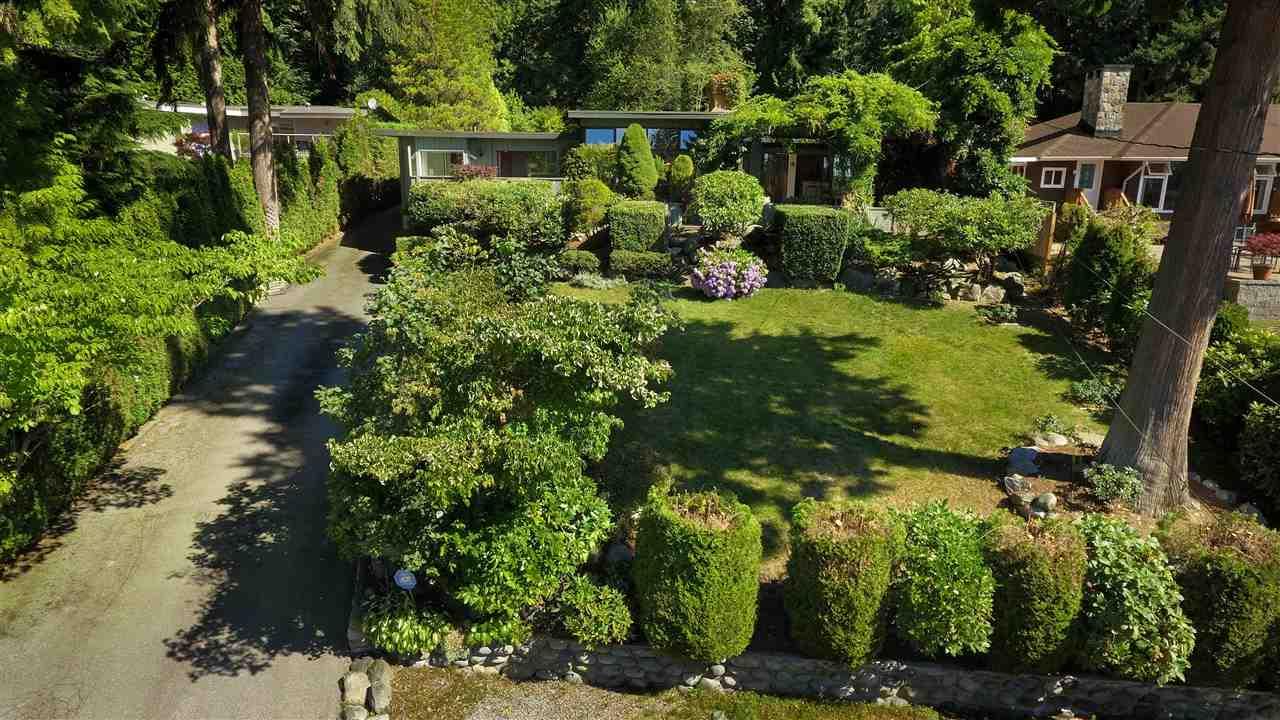 1585 Rena Crescent - Photo 1