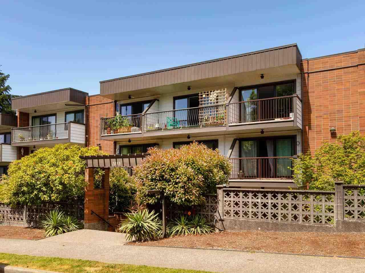 2033 Triumph Street - Photo 1