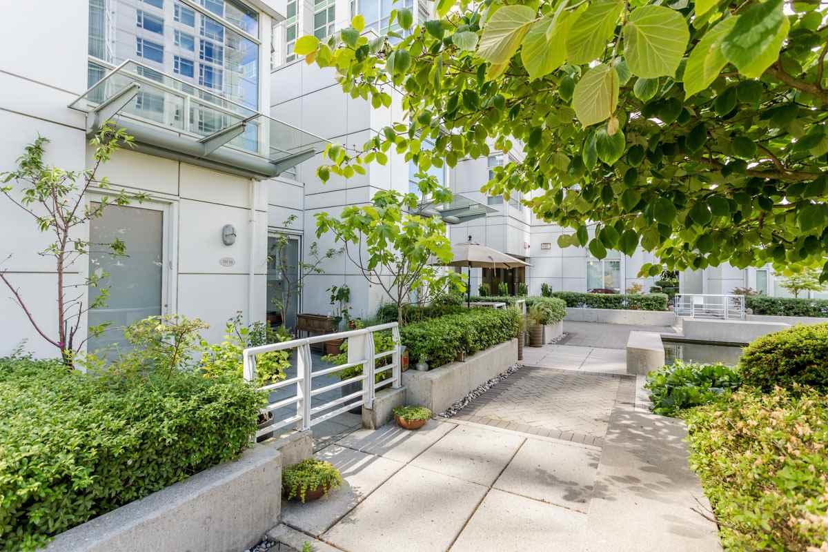1111 Marinaside Crescent - Photo 1