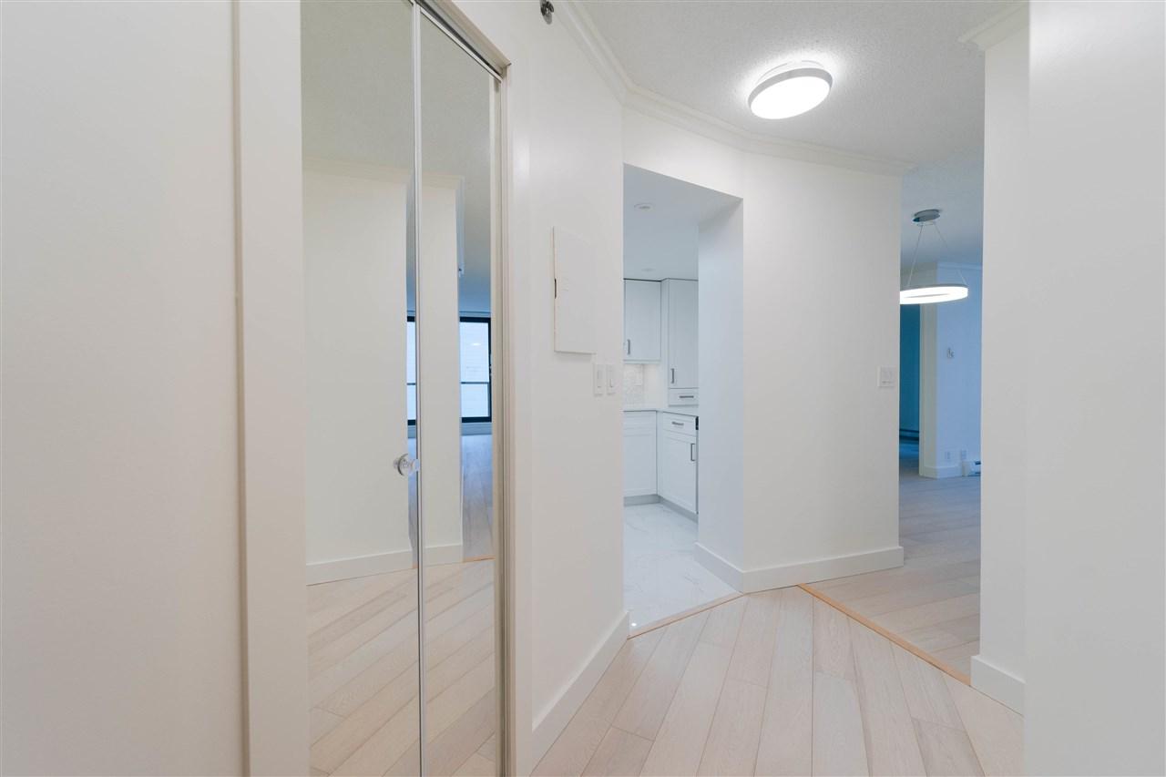 789 Drake Street - Photo 1