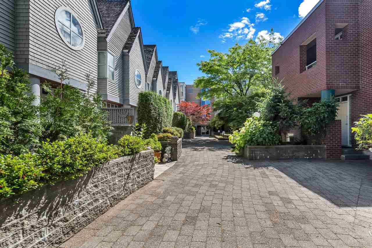 7168 Oak Street - Photo 1