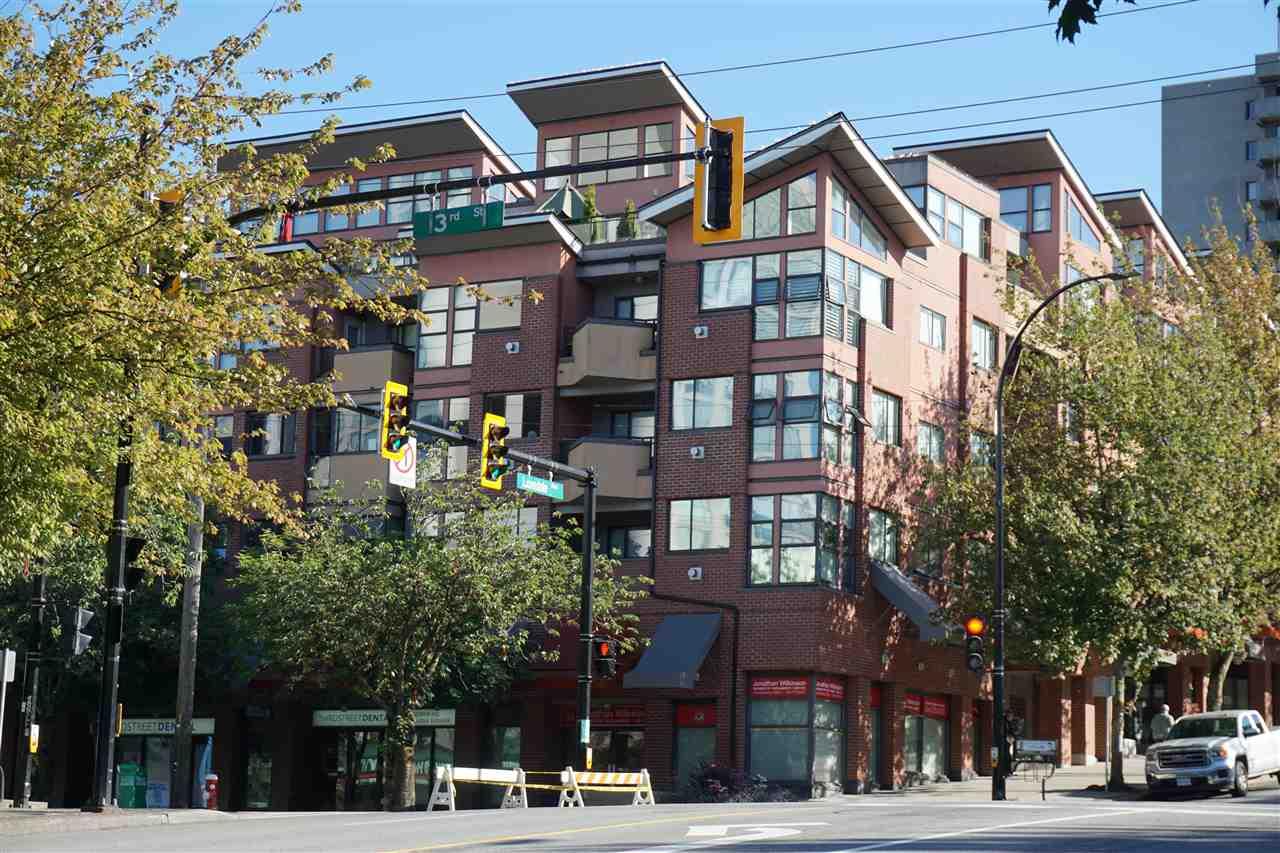 305 Lonsdale Avenue - Photo 1