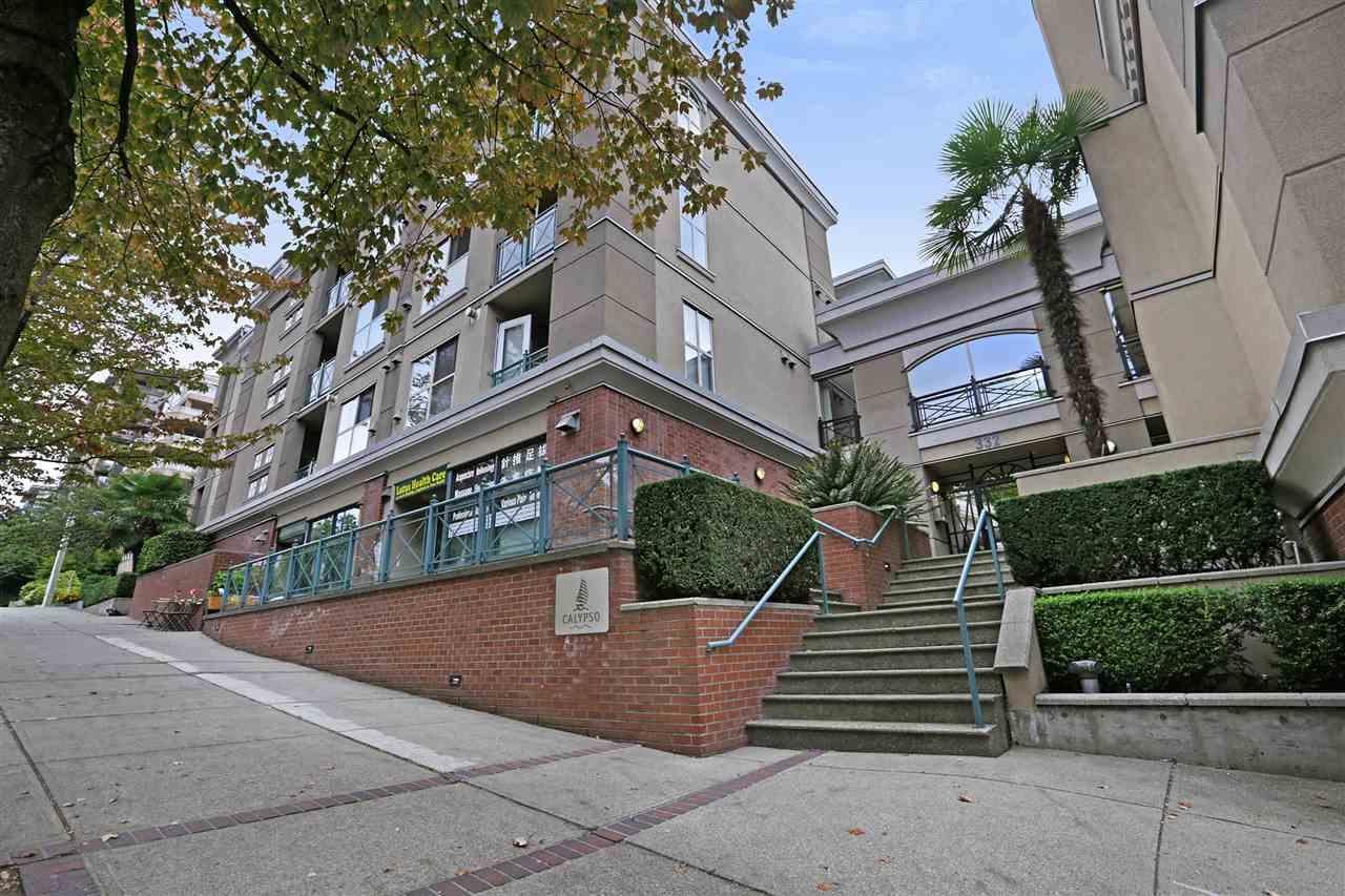 332 Lonsdale Avenue - Photo 1