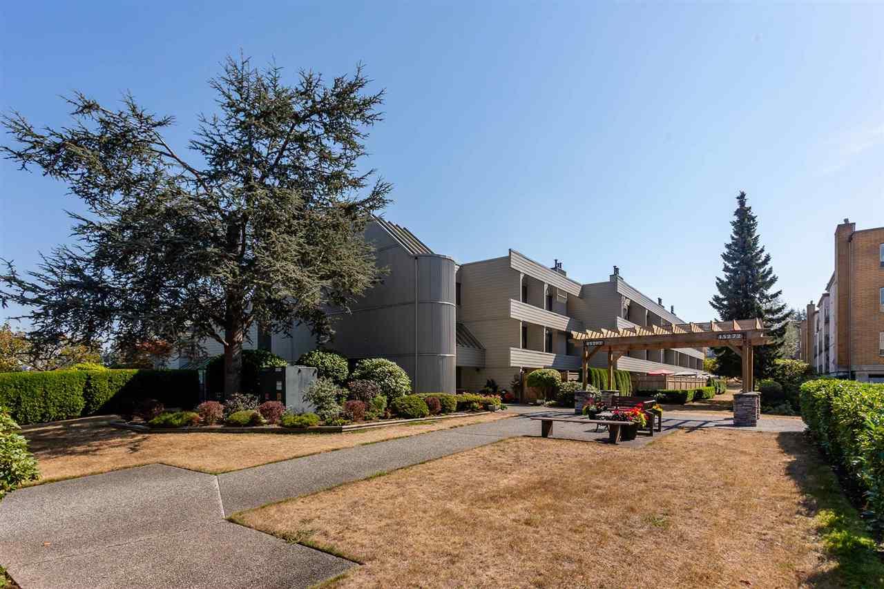 15282 19 Avenue - Photo 1