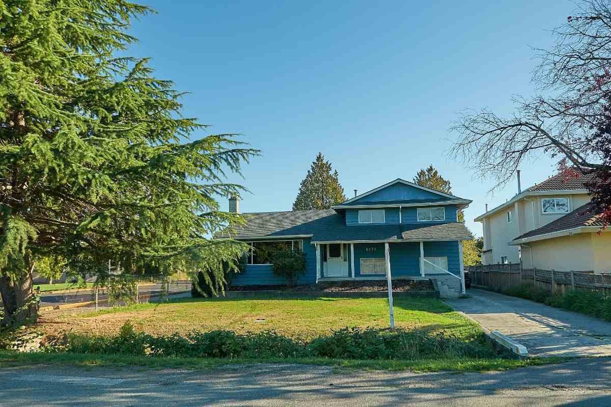 6171 Forsyth Crescent - Photo 1