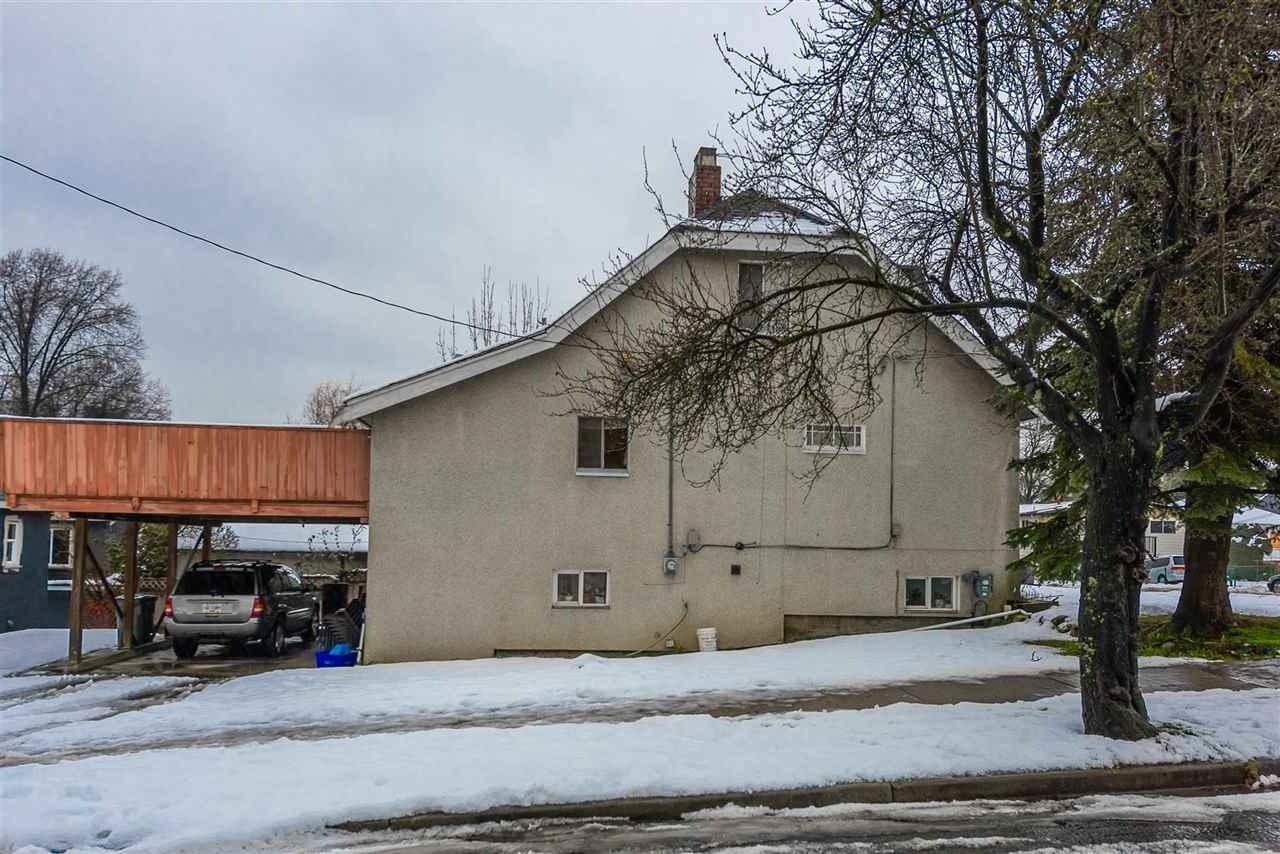 1005 King Edward Avenue - Photo 1