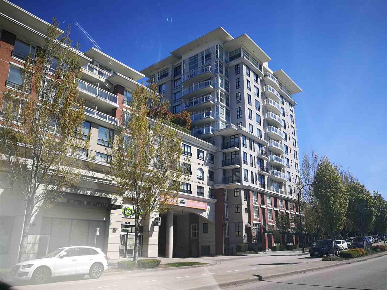 1483 King Edward Avenue - Photo 1